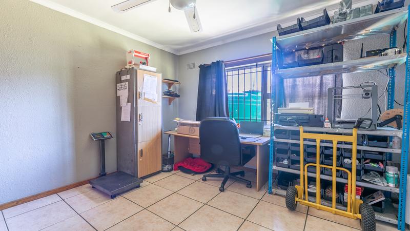 4 Bedroom Property for Sale in Windsor Park Western Cape